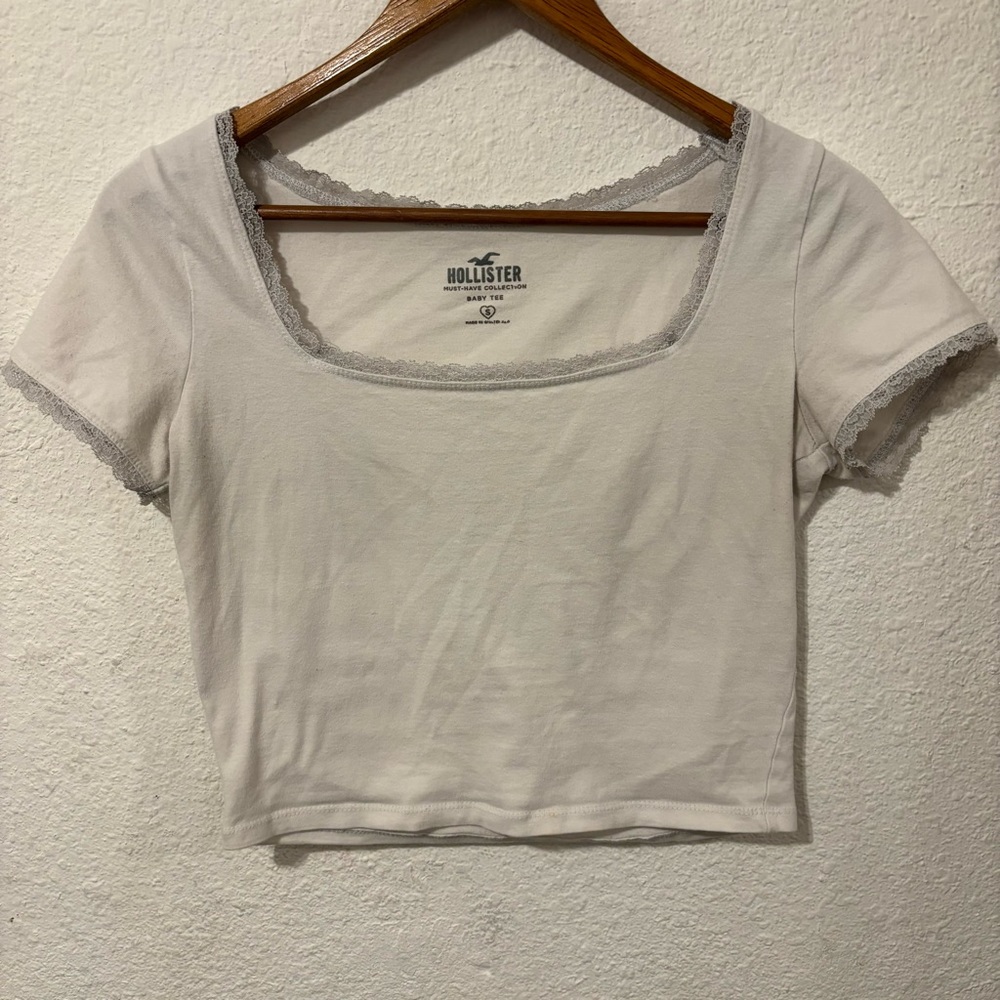 Hollister Small White Square Neck Lace-Lined Cropped Baby Tee